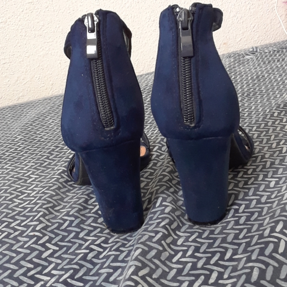 Heels - Picture 3 of 4